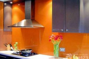 常见的厨房壁面——易于清洁的烤漆玻璃