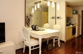 小户型酒店式公寓 实木餐桌 