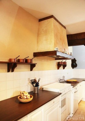 现代风格厨房用品置物架装修图