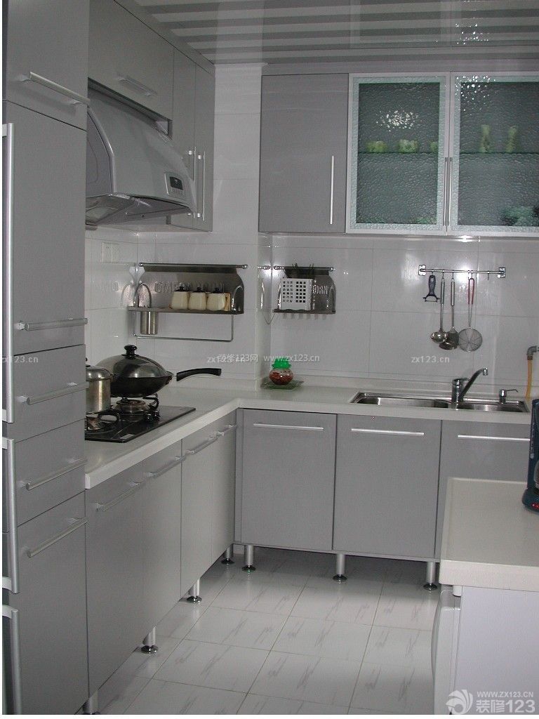 现代厨房灰色橱柜装修设计图
