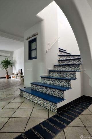 家装地中海风格楼中楼楼梯装修案例