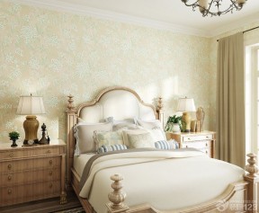 美式风格卧室墙面大花壁纸装修案例