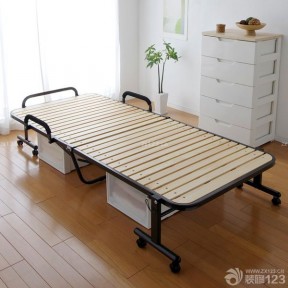 小空间卧室单人折叠床设计图片