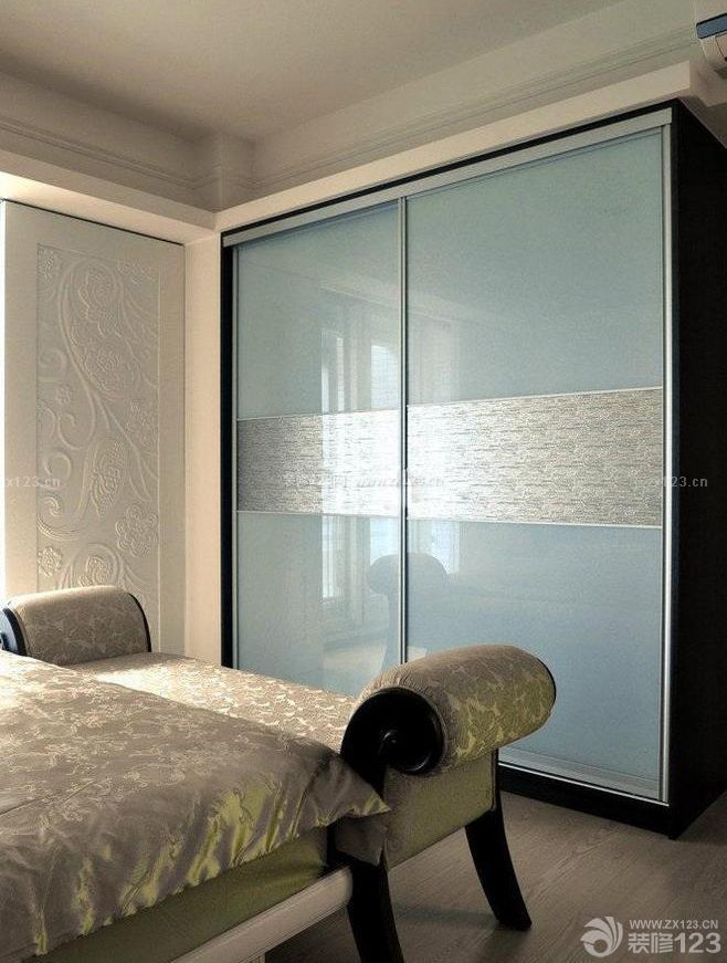 卧室衣柜玻璃门设计图片