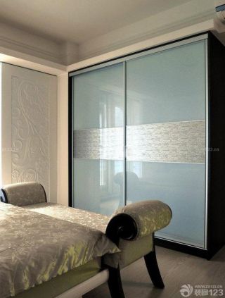 卧室衣柜玻璃门设计图片