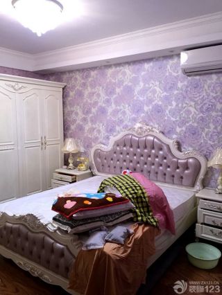 主卧室紫色花纹壁纸设计图