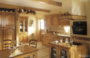 家庭整体厨房棕黄色橱柜装修效果图