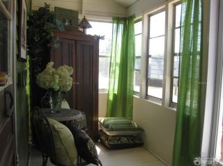 封闭式阳台绿色窗帘效果图