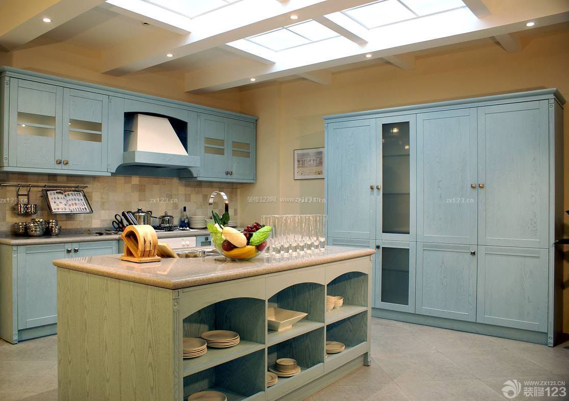 经典家庭厨房蓝色橱柜装修效果图