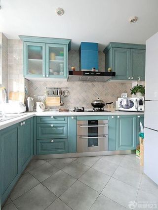 厨房蓝色橱柜装修设计图