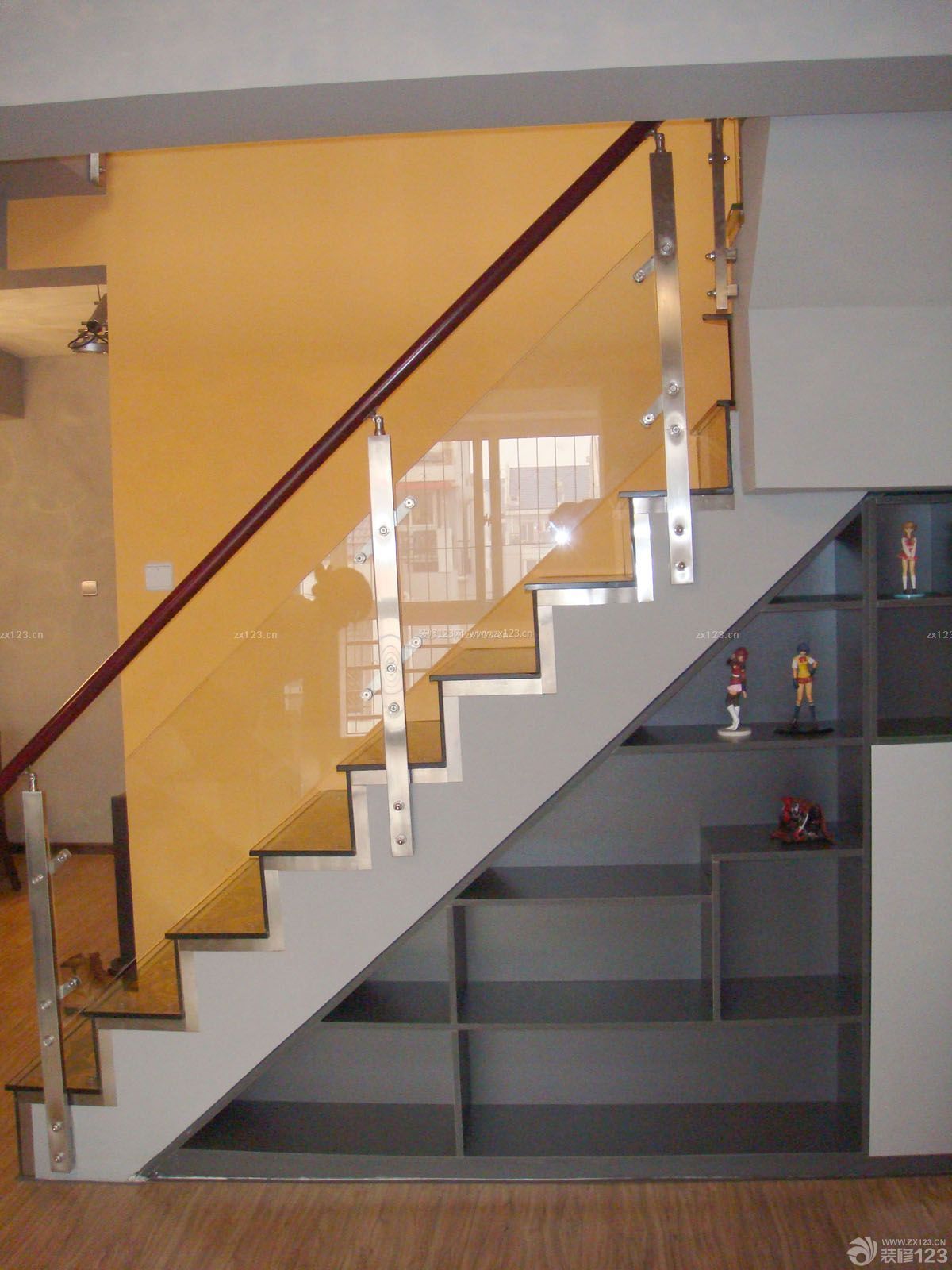 80平米简装室内楼梯设计图