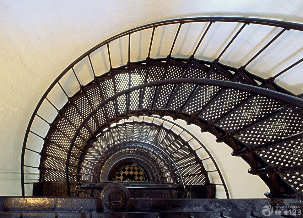 现代简约风格螺旋楼梯设计图片