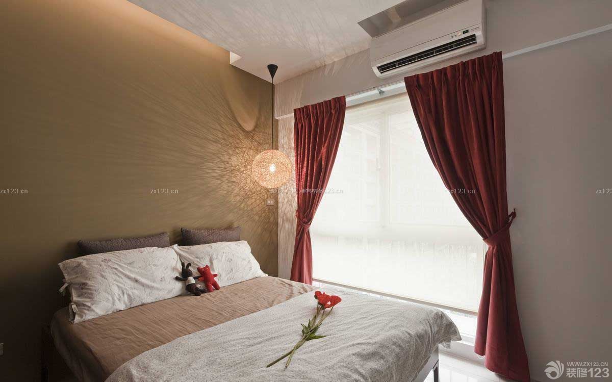 现代风格卧室红色窗帘装修案例