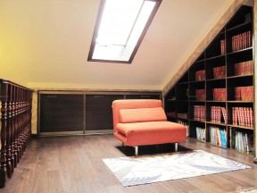 经典美式风格顶层小户型尖阁楼书房装修实景图