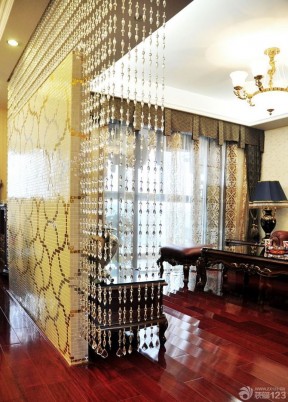 家装样板房客厅珠帘隔断设计效果图片