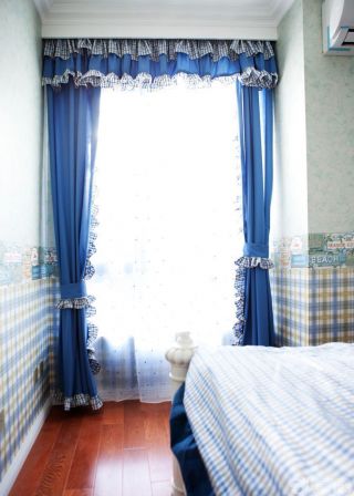 清新地中海风格蓝色窗帘装修效果图