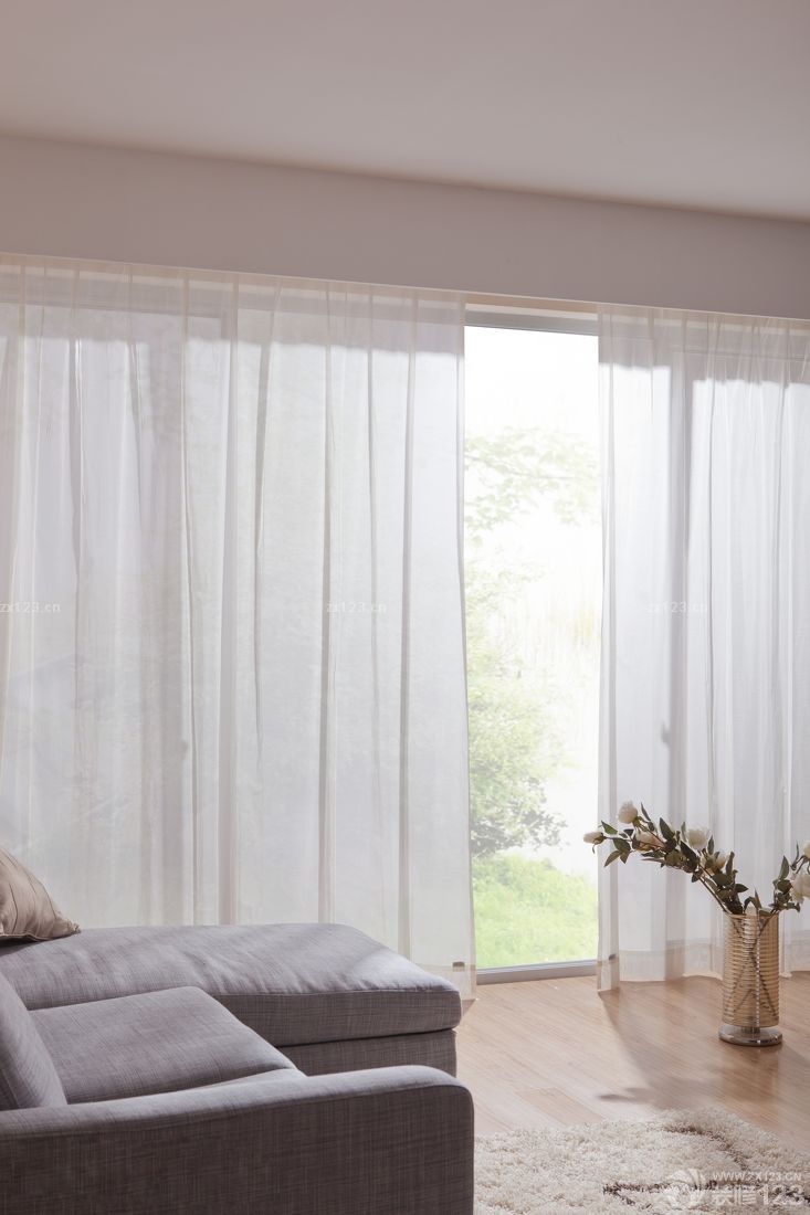 现代简约小户型客厅落地玻璃窗设计图