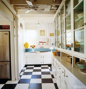 厨房小格子地砖设计实景图