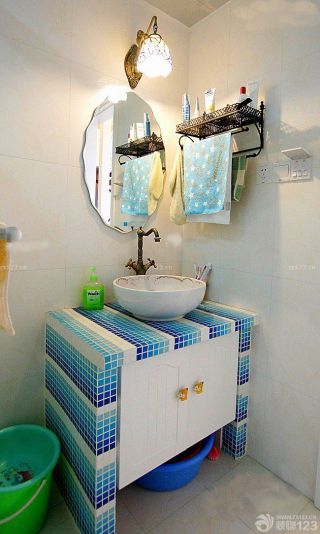 地中海小户型卫生间洗手池装饰图