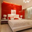 卧室床头背景墙红色壁纸装修设计图