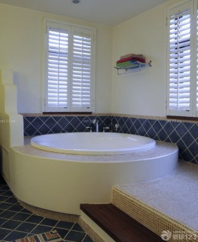 家居卫生间浴室毛巾架设计效果图