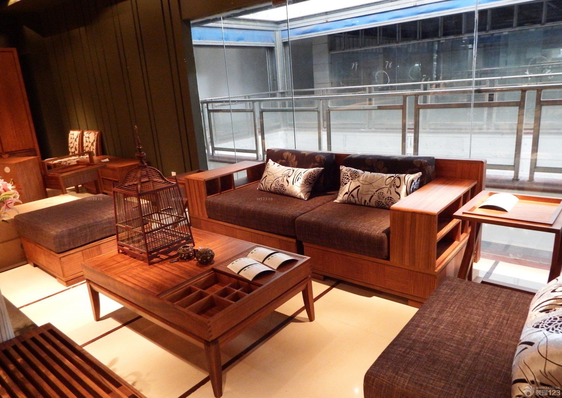 家具城槟榔家具摆放实景图片