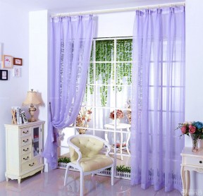 最新时尚温馨小客厅紫色窗帘效果图