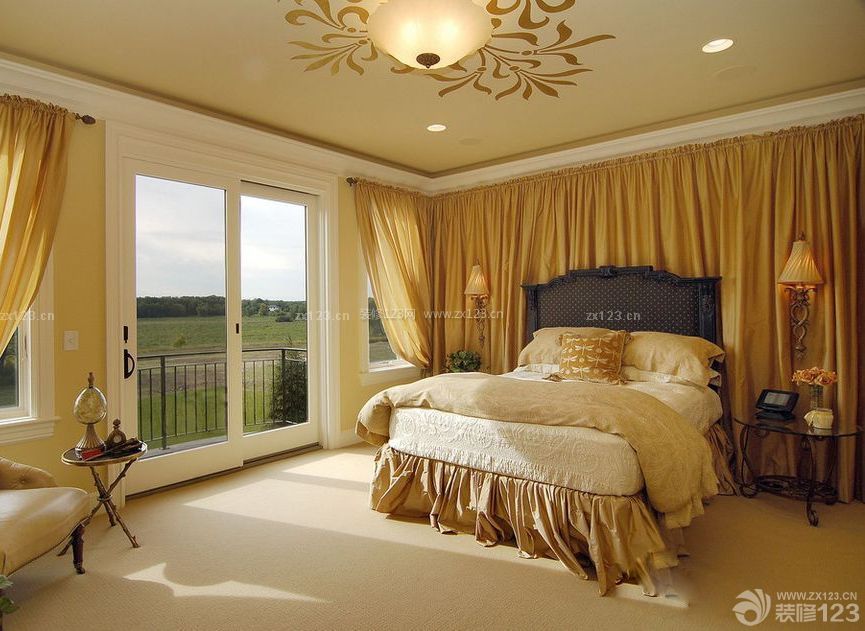 卧室金色窗帘搭配效果图片欣赏