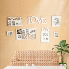 简约客厅沙发背景情侣照片墙设计图