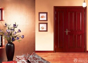 最新现代家庭室内红木色门装修设计图