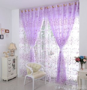 温馨家庭室内客厅紫色绣花窗帘效果图