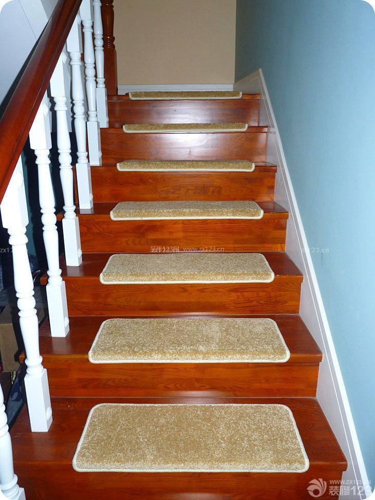 小户型阁楼楼梯垫设计效果图