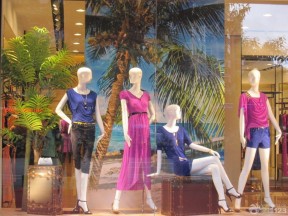 女装服装店橱窗设计