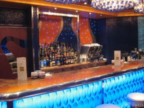 现代酒吧蓝色吧台灯光装饰设计图片