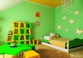 10平米儿童房 绿色墙面