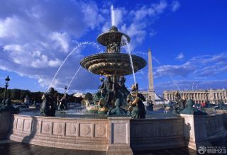 最新现代风格广场喷泉装修图片