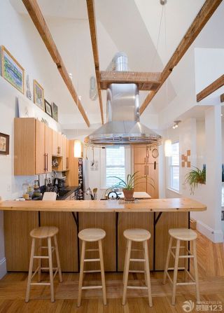 一室一厅一厨一卫木质吧台装修效果图