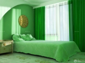 小户型卧室飘窗绿色窗帘设计