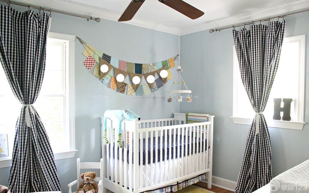 婴儿房组合图案窗帘装修效果图