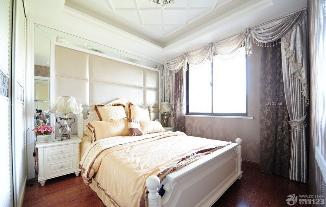 小户型卧室欧式飘窗窗帘设计图