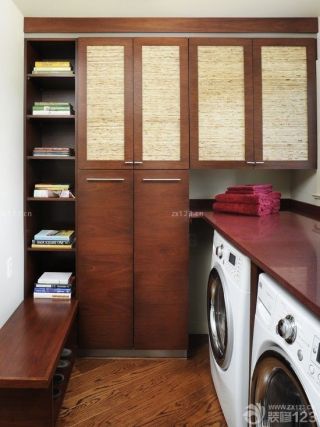 美式古典风格双门衣柜洗衣房装修效果图