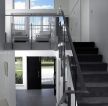 现代小型别墅室内铁艺楼梯扶手装修效果图