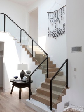 简约时尚风格复式房铁艺楼梯扶手设计图片