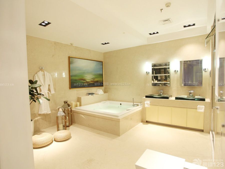 现代家装方形按摩浴缸装修图