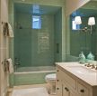 家庭浴室绿色瓷砖装修案例