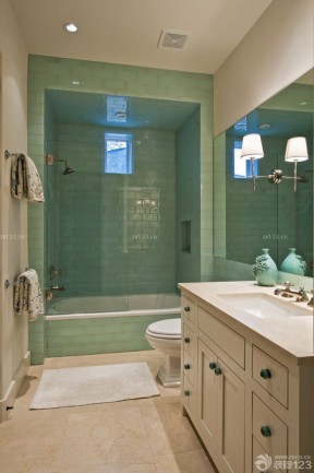 家庭浴室绿色瓷砖装修案例