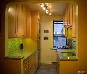 小厨房绿色瓷砖装修案例