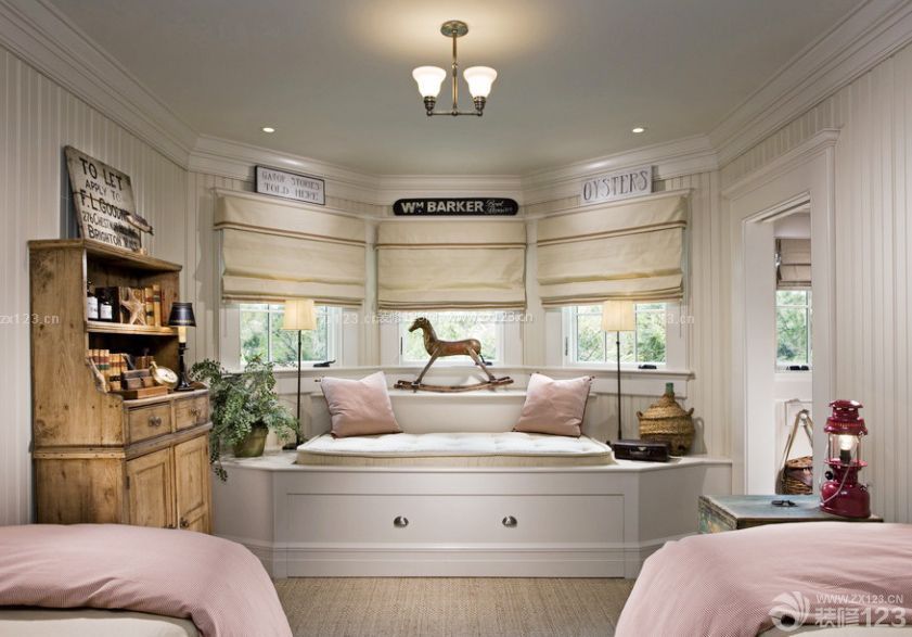  美式风格卧室木地板飘窗设计图欣赏