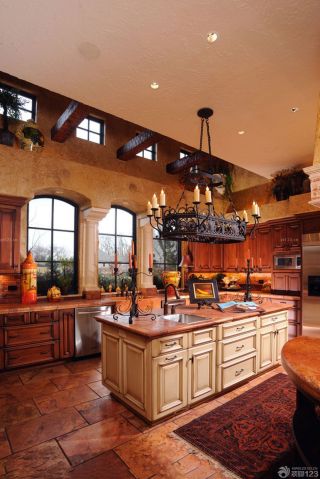 温暖美式复古厨房橱柜地面瓷砖效果图