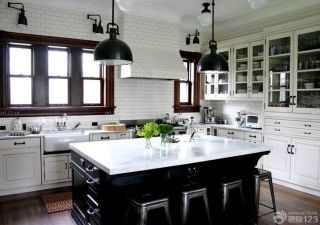 美式简约风格厨房橱柜瓷砖铺贴效果图